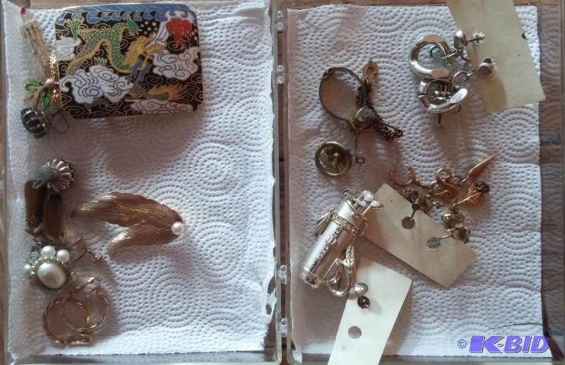 Large Lot of Costume Jewelry, earri...