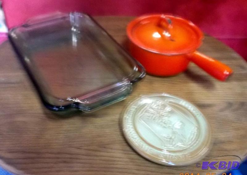 3 Glass cake plate, Vintage Pot and...