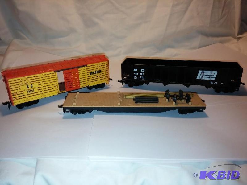 Lot of 3 Train Cars HO Scale...