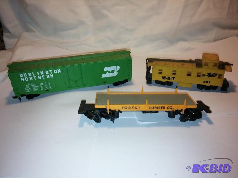Lot of 3 Train Cars HO Scale...