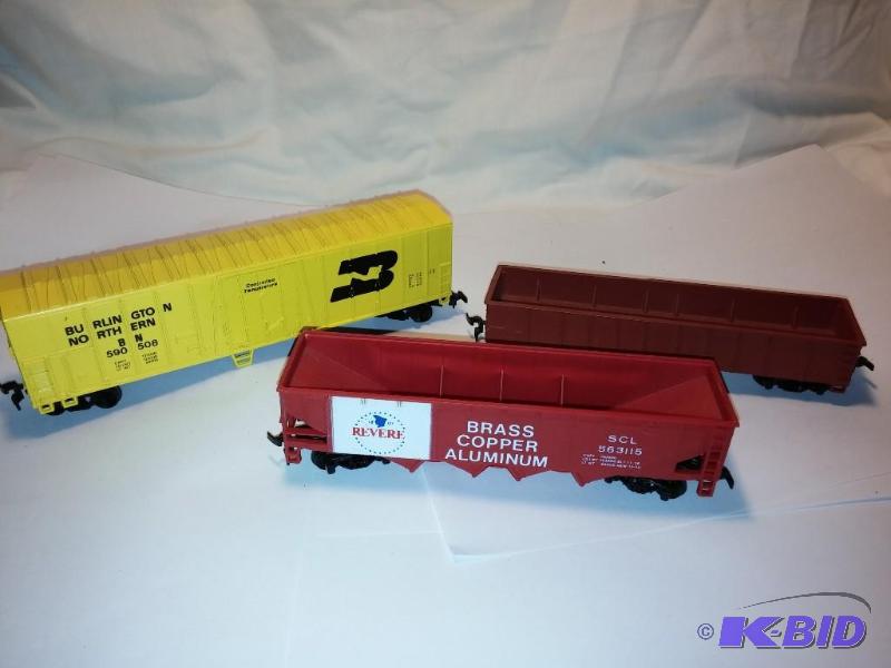 Lot of 3 Train Cars HO Scale...