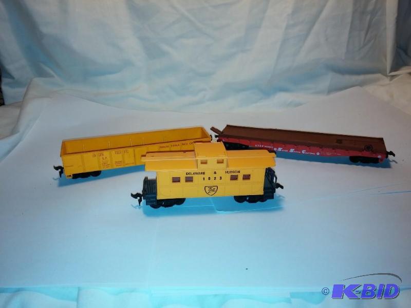 Lot of 3 Train Cars HO Scale...