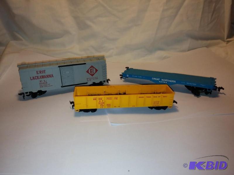 Lot of 3 Train Cars HO Scale...