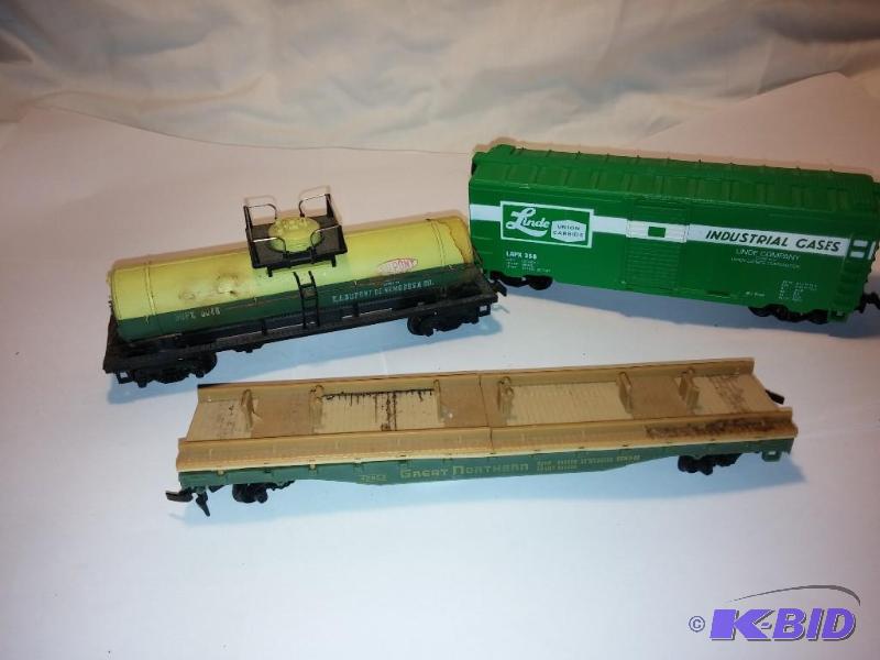 Lot of 3 Train Cars HO Scale...