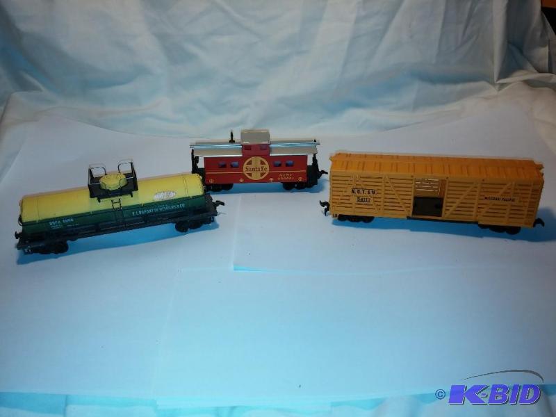 Lot of 3 Train Cars HO Scale...