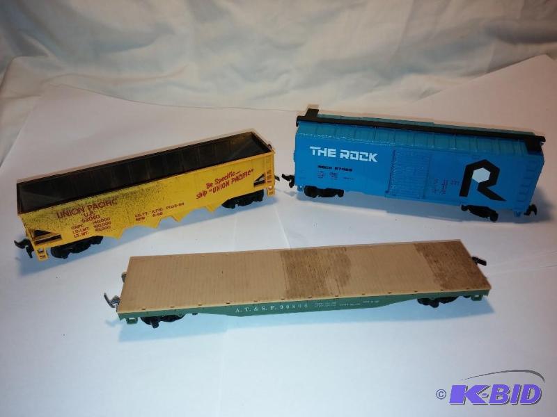 Lot of 3 Train Cars HO Scale...