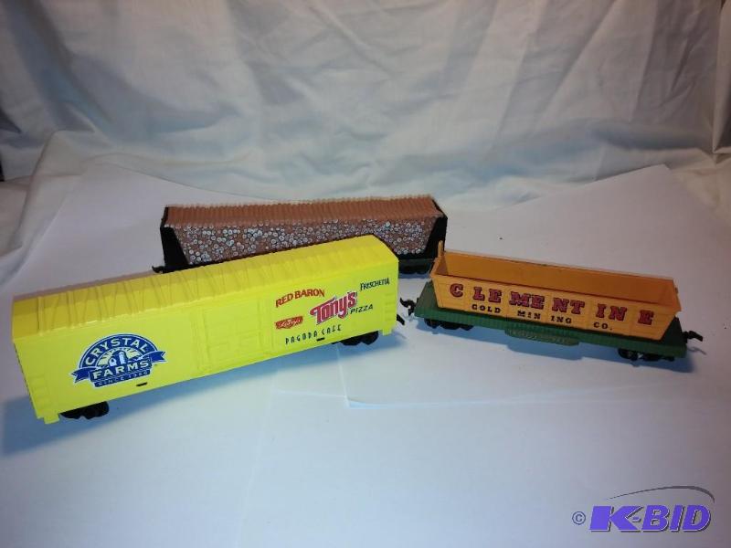 Lot of 3 Train Cars HO Scale...