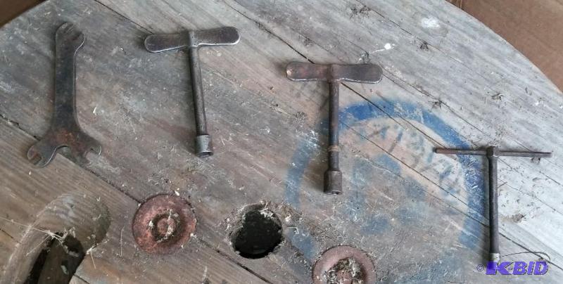 Lot of Vintage T Handled wrench and...