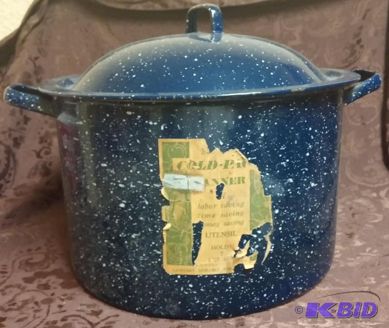 Large enamel Canner with Rack...