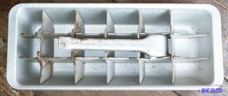 Vintage Geranial Electric Ice Cube ...