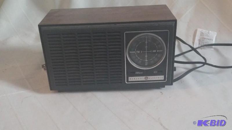 Vintage Genreral Electric Radio-Wor...
