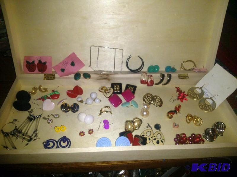 Large Lot of Costume Jewelry-Earrin...