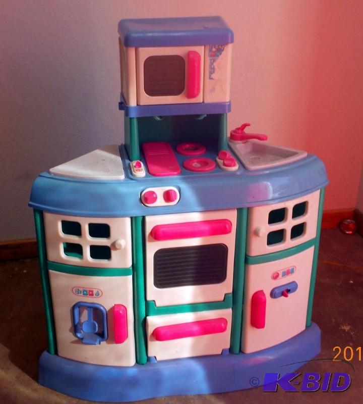 Young girls Kitchen--Plastic--some ...