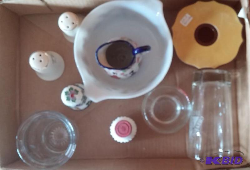 Lot of Beautiful Vintage Salt and P...