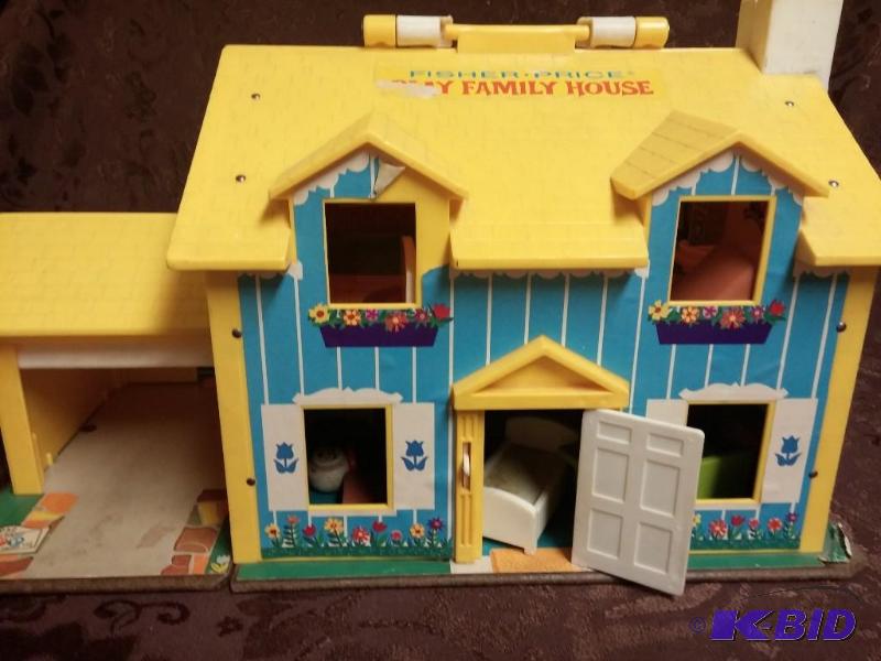 VINTAGE Fisher Price Play family ho...