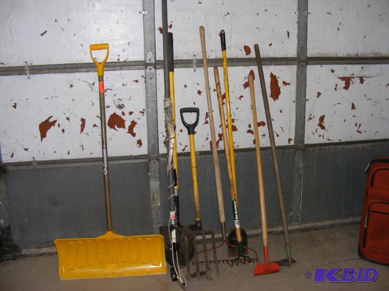 Variety Lot of Garden Tools...