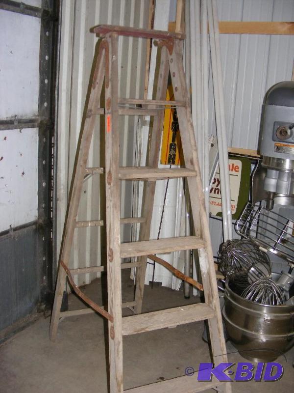 6 A frame step ladder, well used...