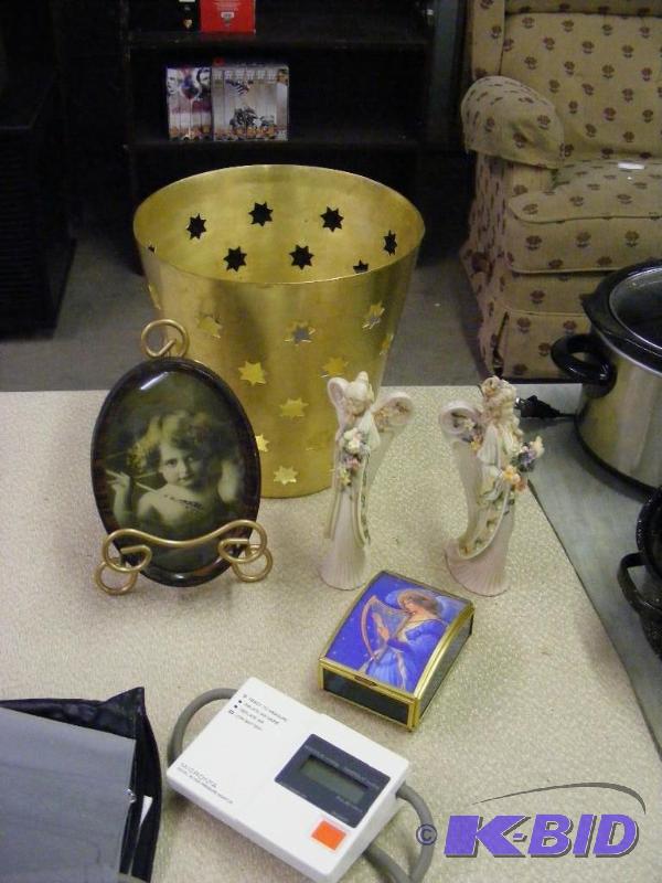 Small Trash can, picture frame, blo...