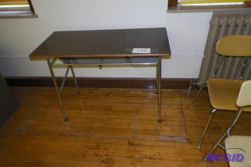 lot 674 image: Computer CartDesk