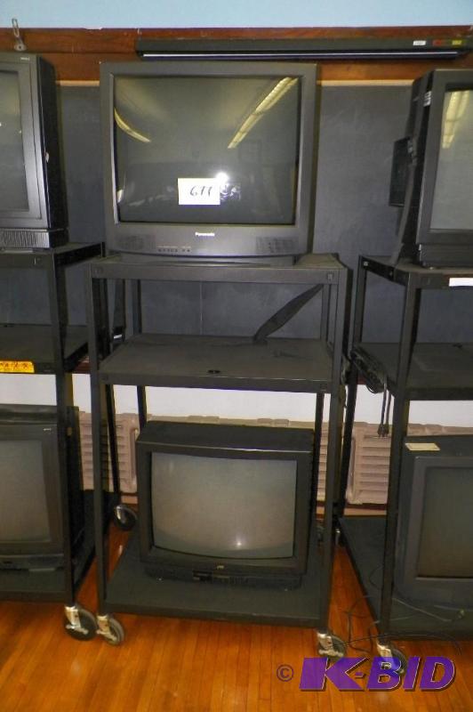 lot 677 image: AVTV Cart