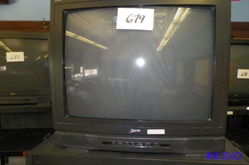 lot 679 image: AVTV Cart