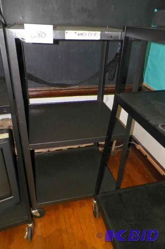 lot 680 image: AVTV Cart