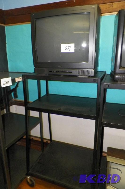 lot 681 image: AVTV Cart
