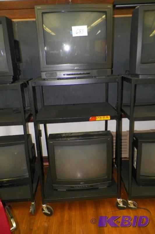 lot 683 image: AVTV Cart