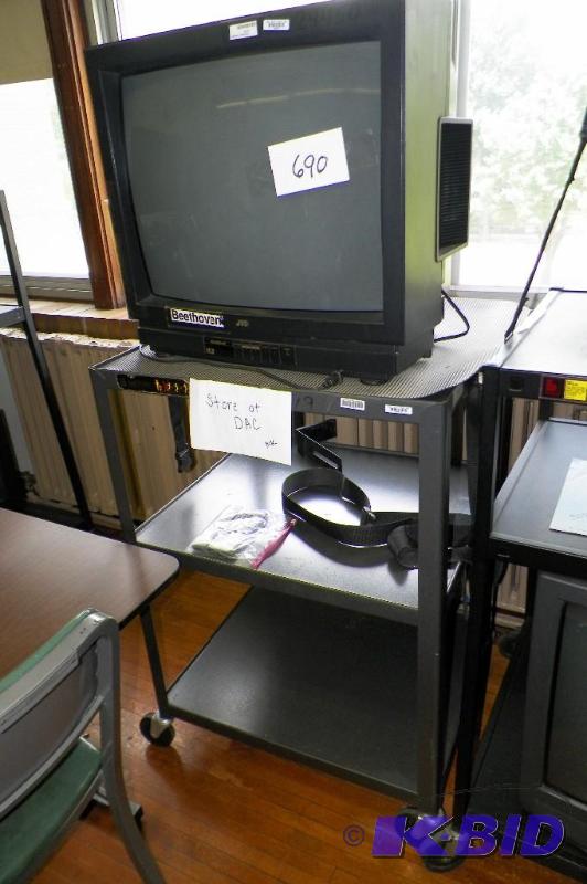 lot 690 image: AVTV Cart