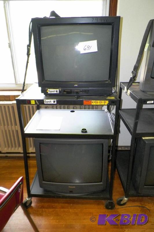 lot 691 image: AVTV Cart