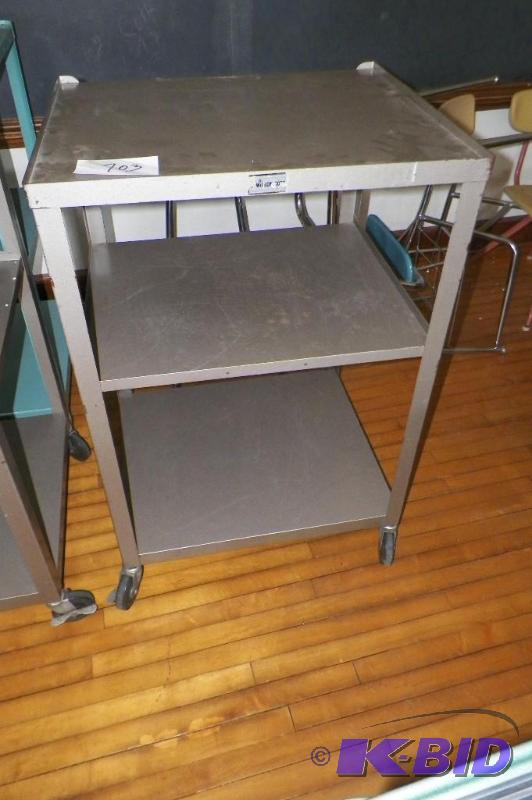 lot 703 image: AVTV Cart