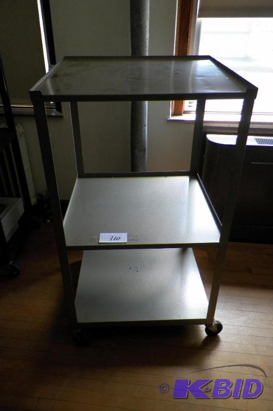 lot 710 image: AVTV Cart