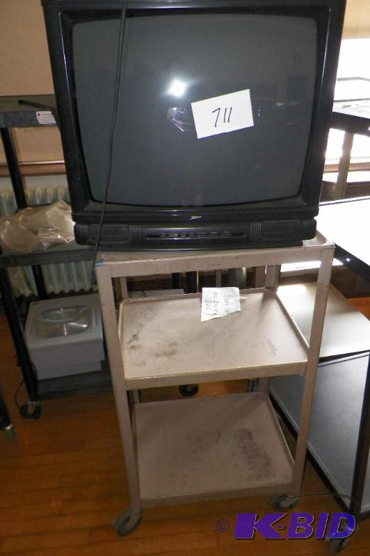 lot 711 image: AVTV Cart