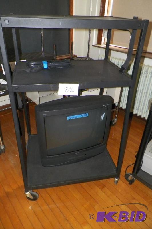 lot 712 image: AVTV Cart
