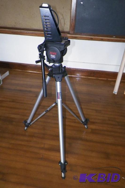 lot 727 image: Bogen Tripod