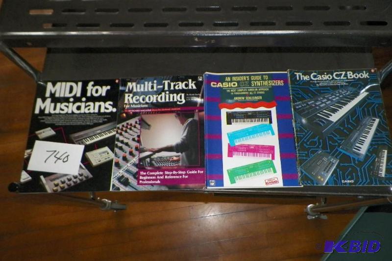 lot 740 image: 4 Midi Books