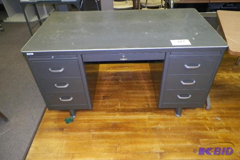 lot 772 image: Metal Desk