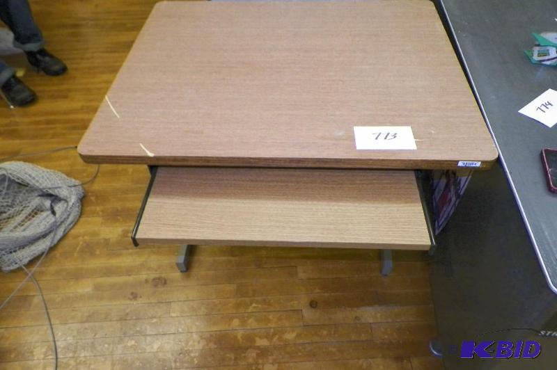 lot 773 image: Computer Table