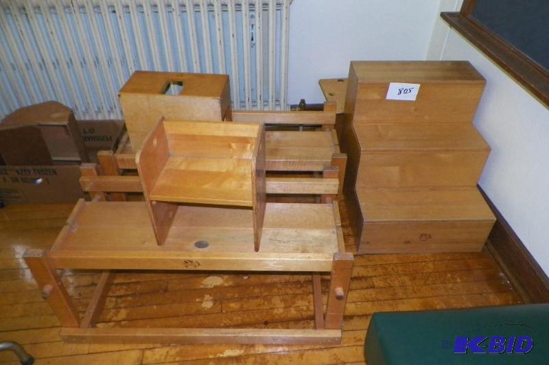 lot 805 image: Wood Toys (Room 113)