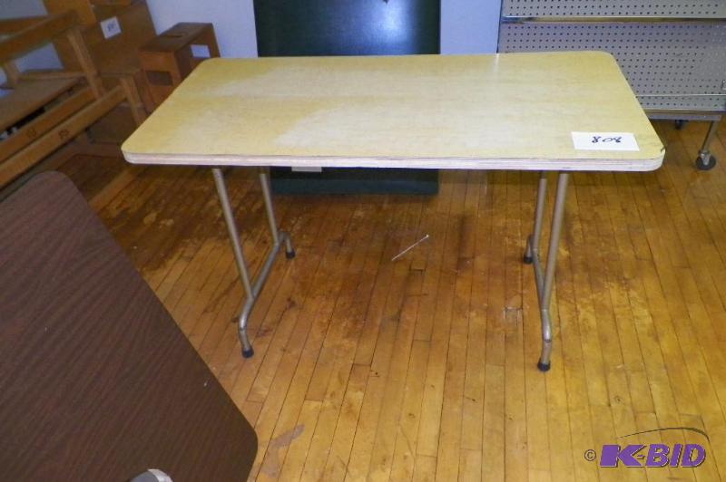 lot 808 image: Folding Table