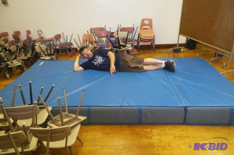 lot 815 image: Nissen High Jump Pad