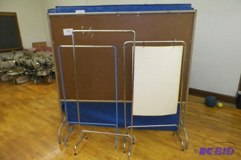 lot 821 image: Items from classroom