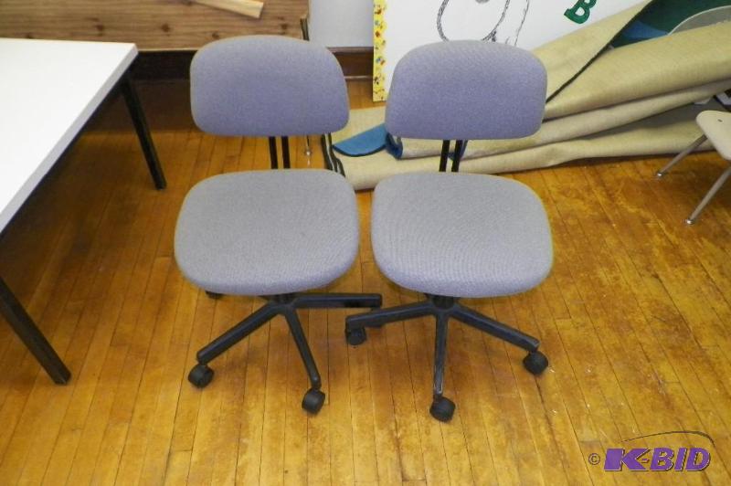 lot 825 image: 2 Office Chairs