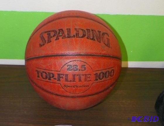 lot 826 image: Spaulding Top Flite 28.5 Leather Basketball (ROOM 101 STORAGE)