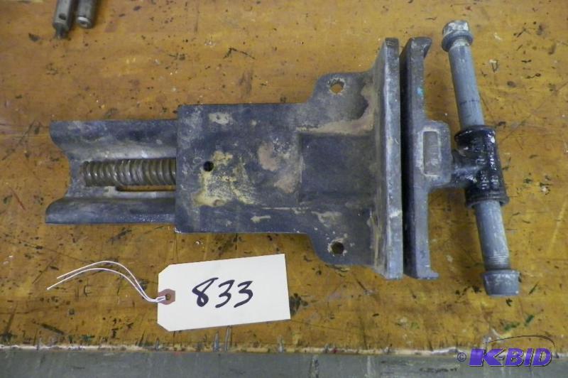 lot 833 image: Under table Clamp #25 7 inches wide