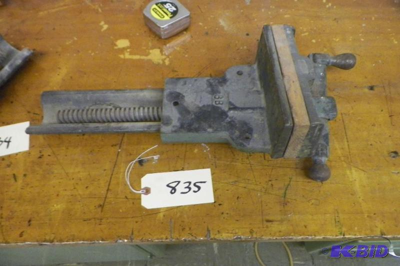 lot 835 image: Under table Clamp #6B 9 inches wide