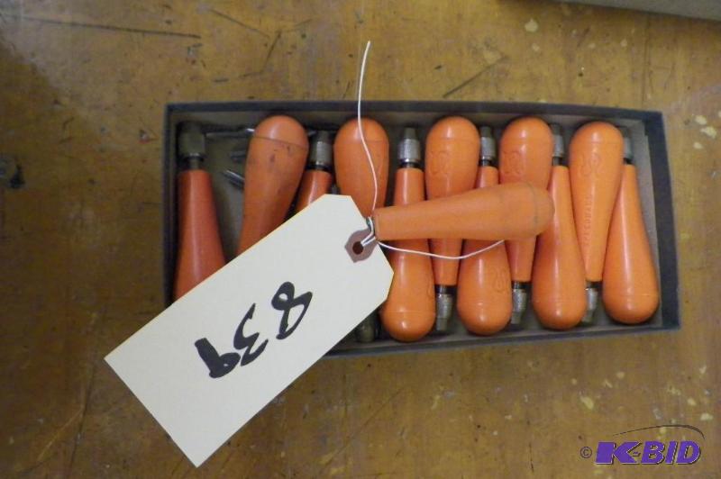 lot 839 image: 12 Speedball Wood Carving TOOLS