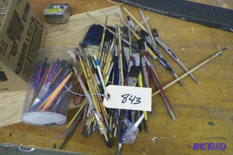 lot 843 image: Paint Brushes