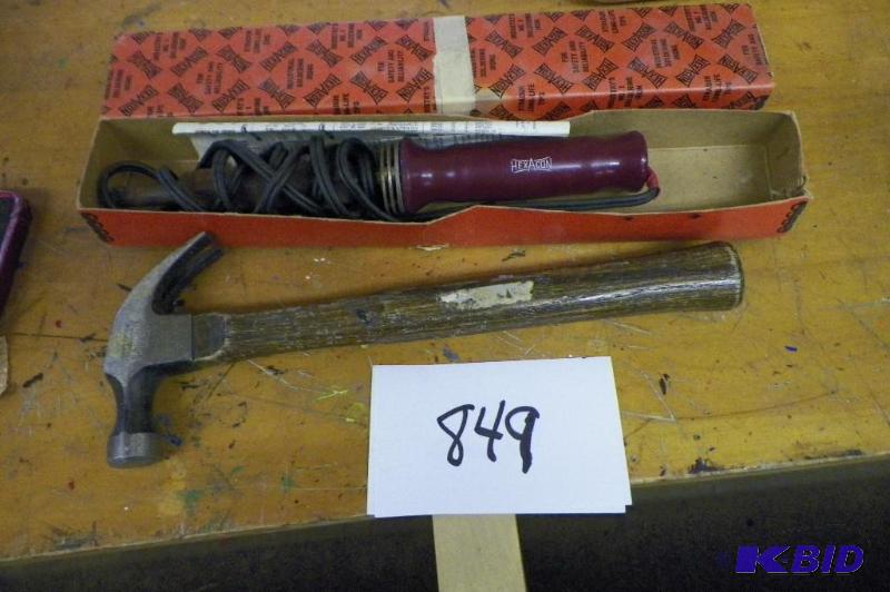 lot 849 image: 13 ounce claw hammer