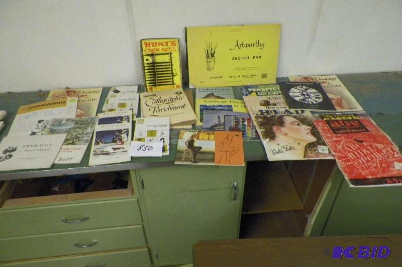 lot 850 image: And Pottery